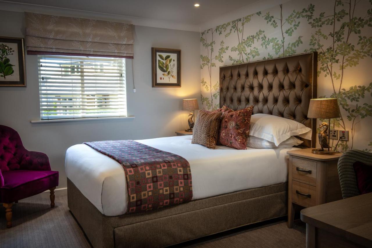 Hotel The Millstone, Mellor Blackburn  Exterior foto A bedroom at The Old parsonage