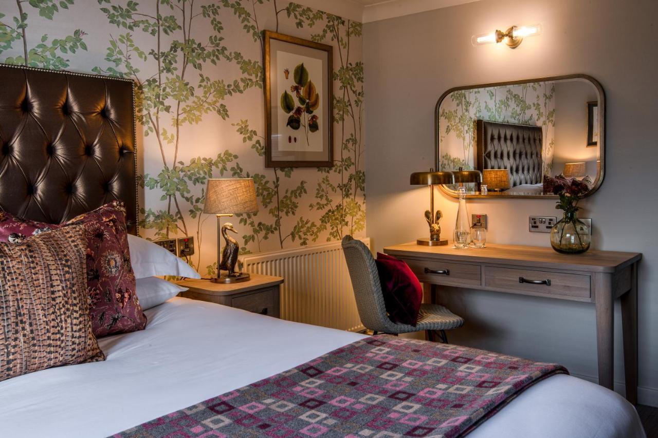 Hotel The Millstone, Mellor Blackburn  Exterior foto A bedroom at The Swan
