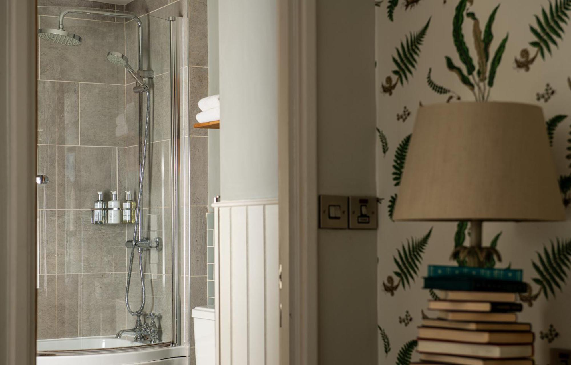 Hotel The Millstone, Mellor Blackburn  Exterior foto A shower enclosure