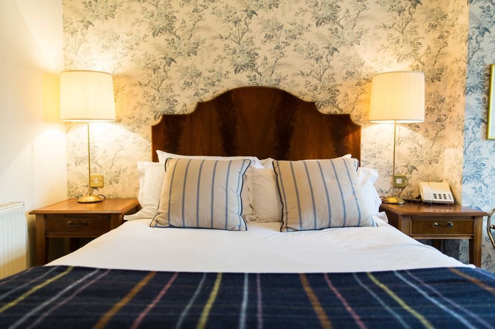 Hotel The Millstone, Mellor Blackburn  Exterior foto A bedroom at the hotel