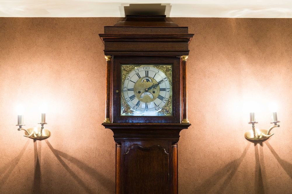 Hotel The Millstone, Mellor Blackburn  Exterior foto The Longcase Clock