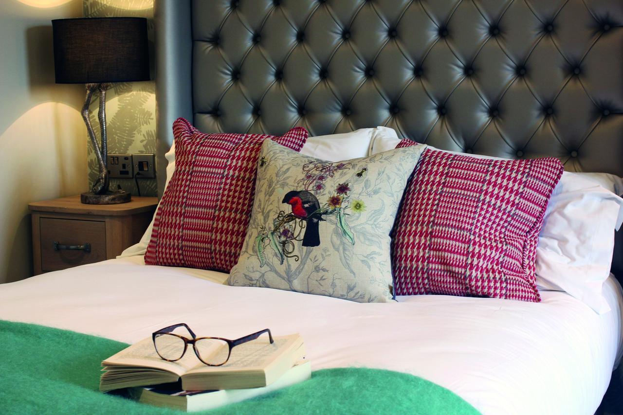 Hotel The Millstone, Mellor Blackburn  Exterior foto A bed with cushions