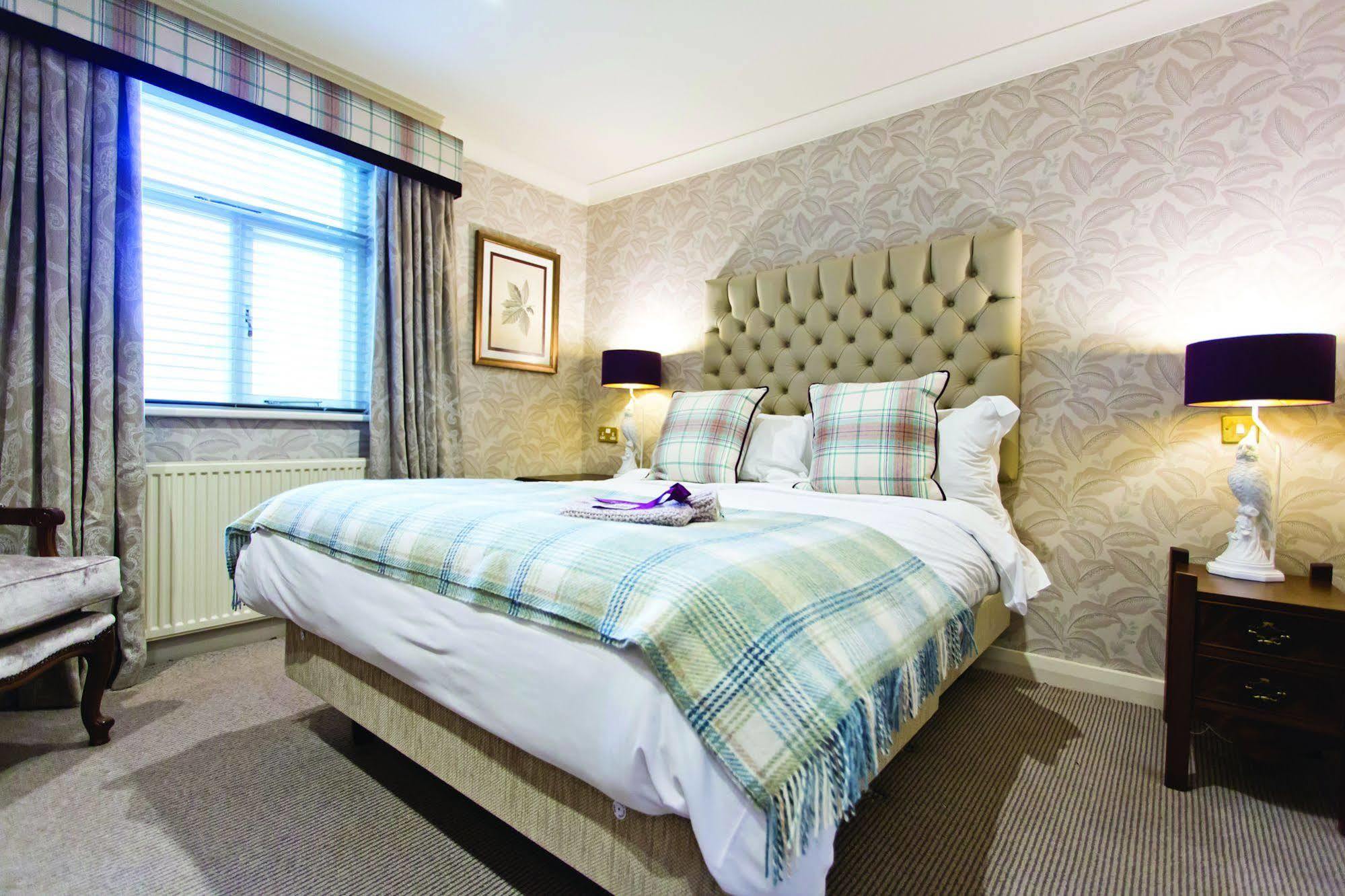 Hotel The Millstone, Mellor Blackburn  Exterior foto A bedroom at the hotel