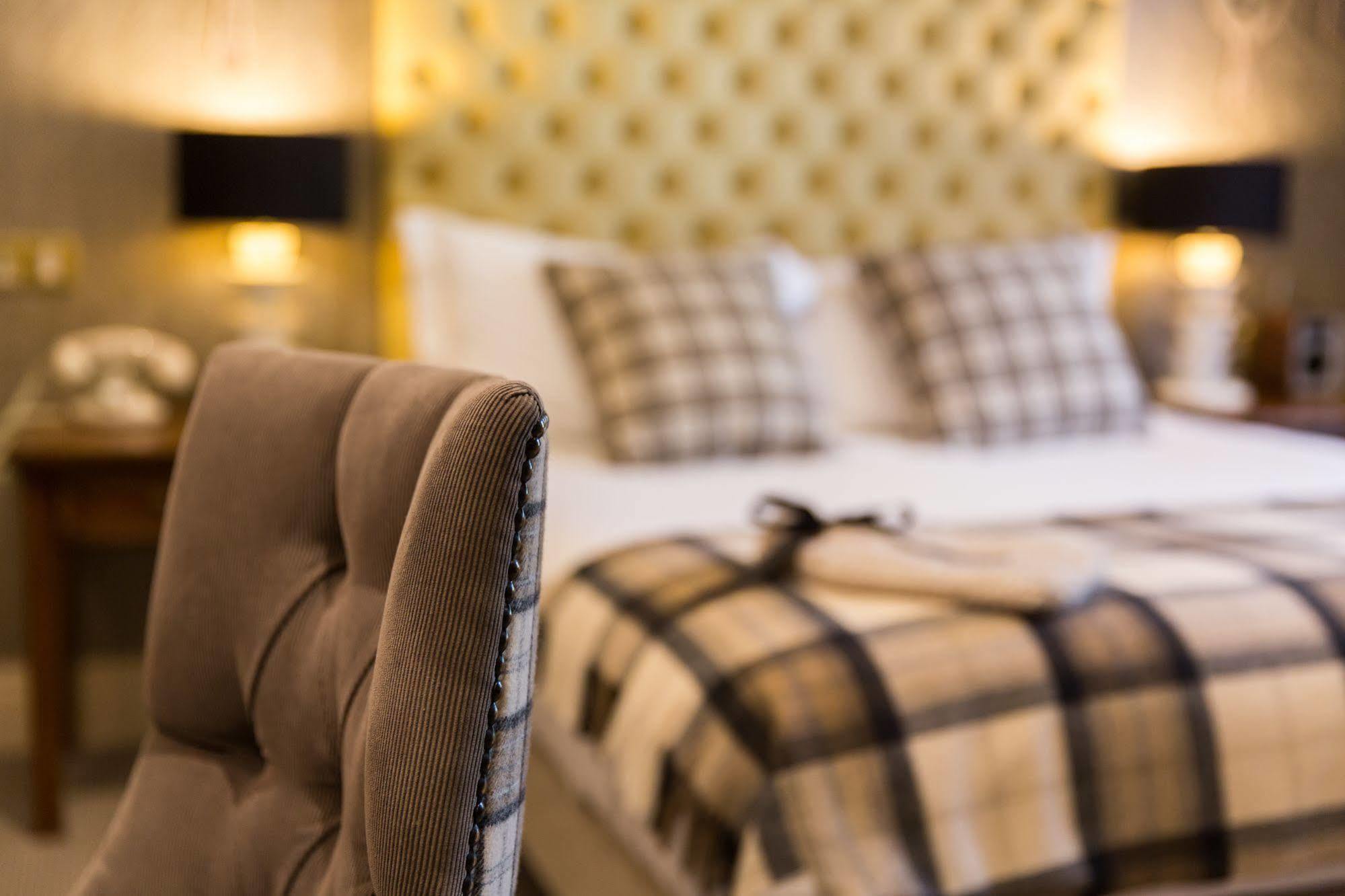 Hotel The Millstone, Mellor Blackburn  Exterior foto A bedroom at the hotel